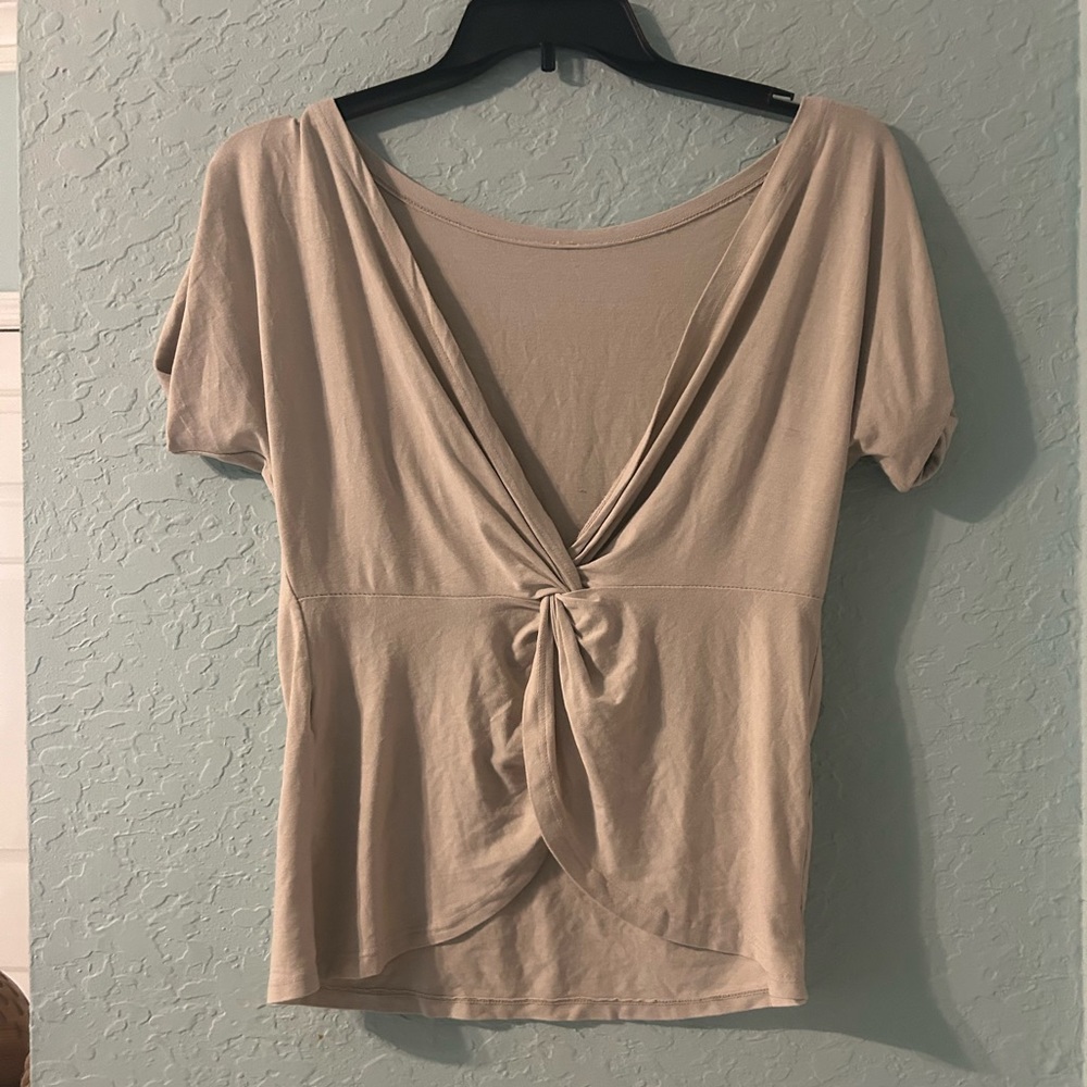beige short sleeve shirt